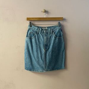 Vintage Guess Medium Wash Blue Denim Mini Skirt Size 28 26" Waist EUC